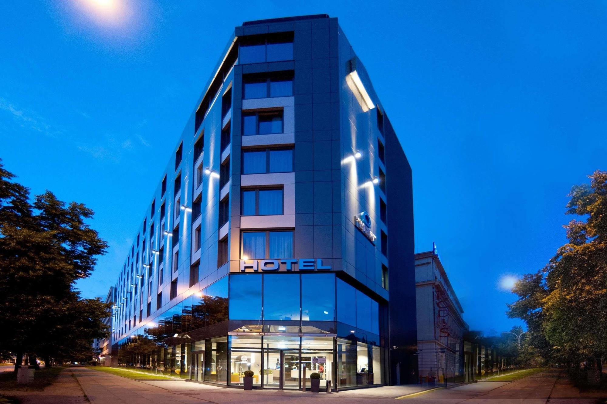 Q Hotel Plus Wroclaw Exterior photo